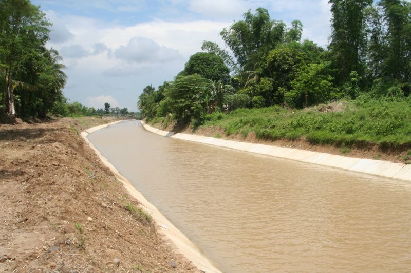 4菲律宾巴阁灌溉项目排水渠.jpg